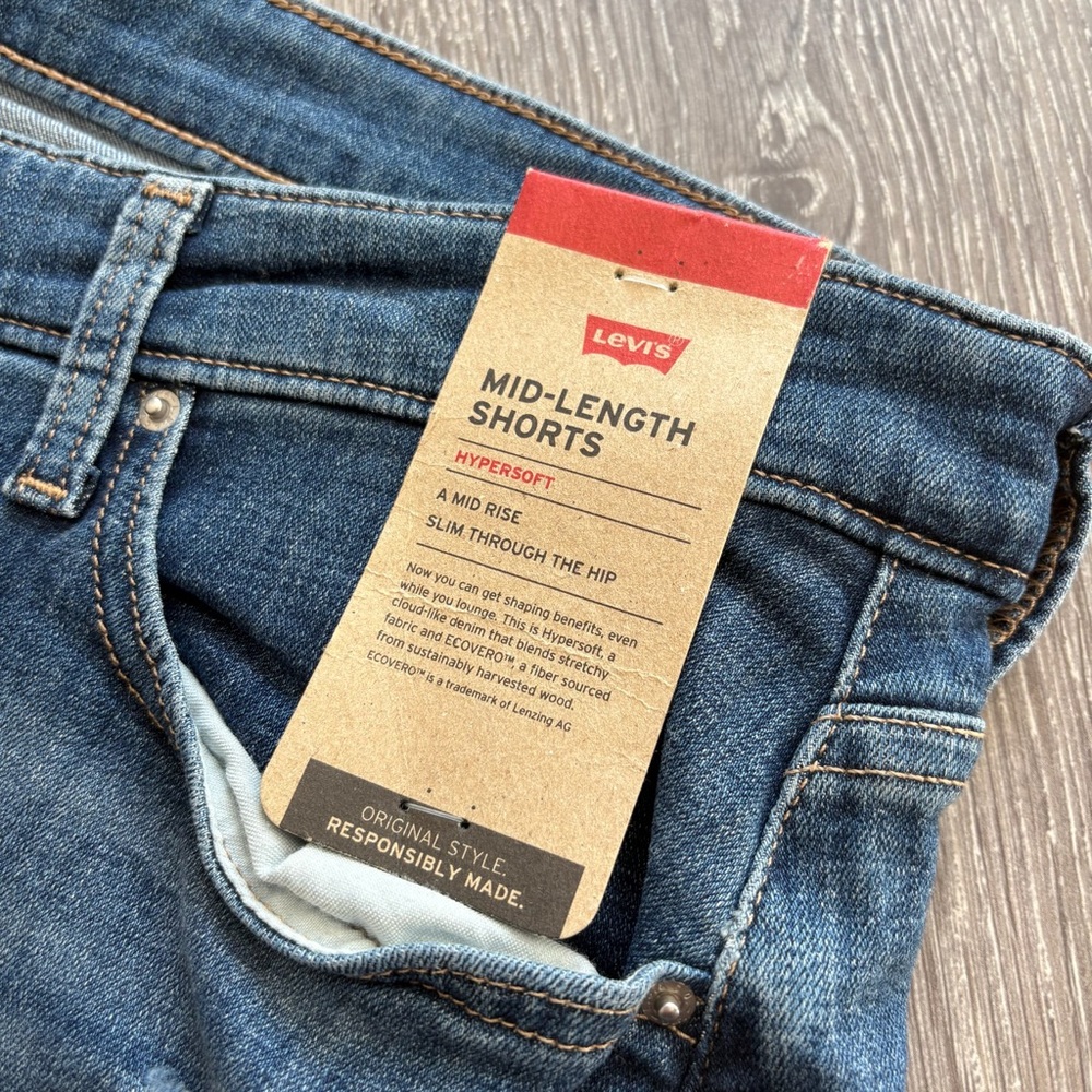 Levi’s Classic Mid-Length Denim Shorts Size 20W NWT Distressed Medium Wash - Picture 4 of 9